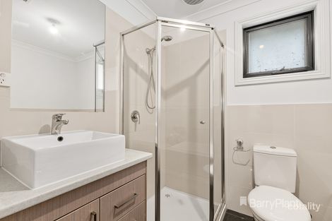 Property photo of 2/27 Eleebana Avenue Hughesdale VIC 3166