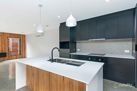 Property photo of 2/30 Lava Street Warrnambool VIC 3280