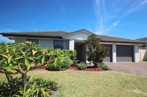 22 Lakeaire Cct, Cameron Park, NSW 2285
