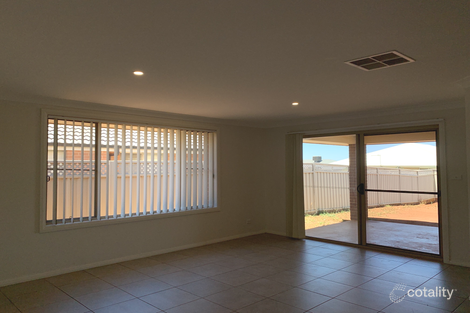 Property photo of 3 Sherrard Crescent Dubbo NSW 2830