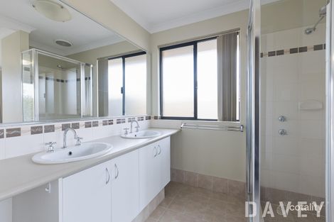 Property photo of 2 Geneva Heights Hocking WA 6065