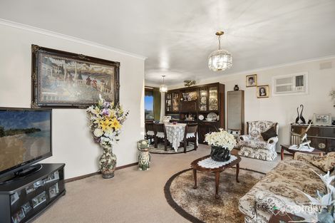 Property photo of 12 Nowell Court Endeavour Hills VIC 3802
