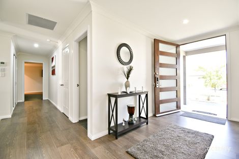 Property photo of 19 Severn Circle Dubbo NSW 2830