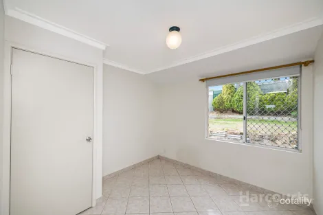Property photo of 10 Lupin Court Hocking WA 6065
