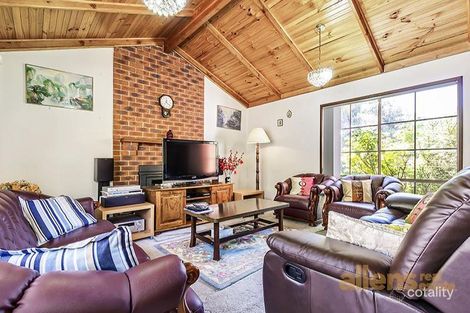 Property photo of 5 Darwinia Rise Eltham North VIC 3095