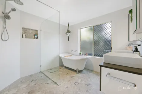 Property photo of 31 Casuarina Drive Elanora QLD 4221