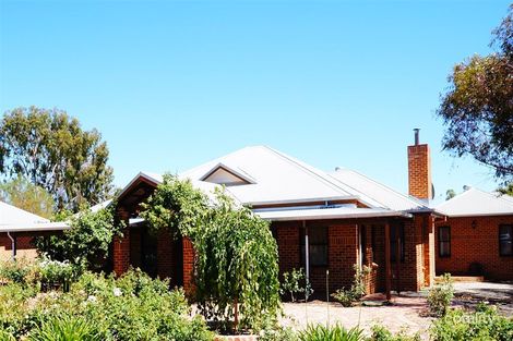 25 Dobson Ave, Merredin, WA 6415