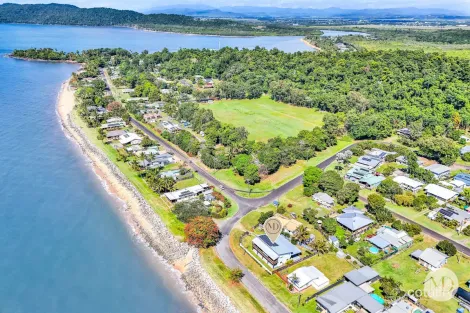 Property photo of 1 Esplanade Flying Fish Point QLD 4860