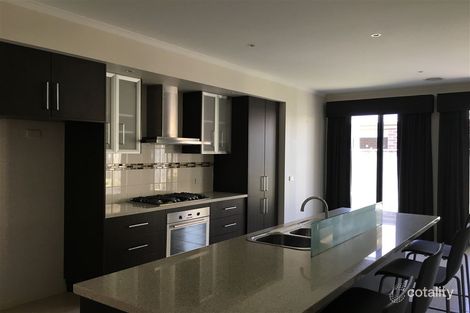 Property photo of 98 Skyline Way Berwick VIC 3806