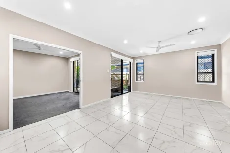 Property photo of 10 Pallara Avenue Pallara QLD 4110