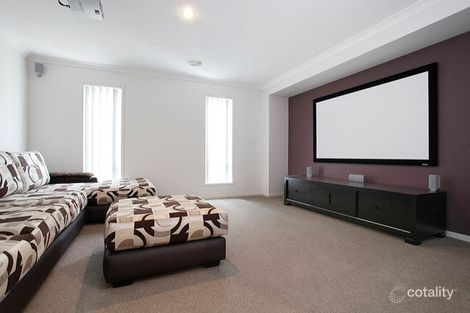 Property photo of 2 Cronulla Way Taylors Hill VIC 3037
