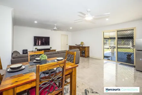 Property photo of 4 Squire Place Sandstone Point QLD 4511