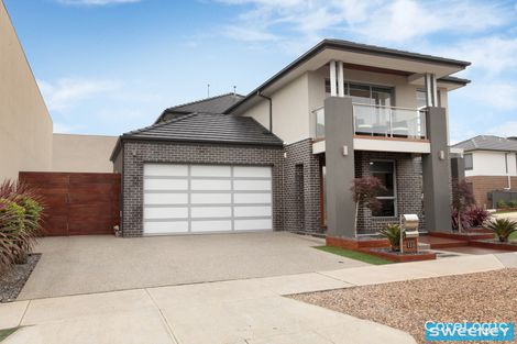 Property photo of 11 Boathouse Drive Caroline Springs VIC 3023