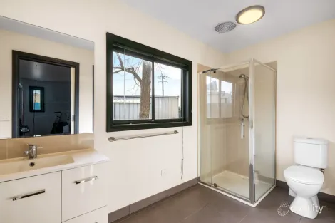Property photo of 76 Breakwater Road Breakwater VIC 3219