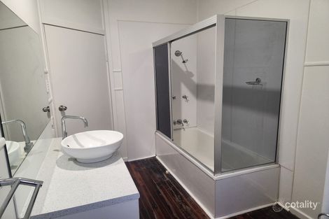 Property photo of 71 Irwin Terrace Oxley QLD 4075