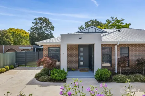 Property photo of 2/15 Worcester Road Gisborne VIC 3437