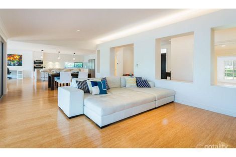 Property photo of 8 Newbury Place Carindale QLD 4152