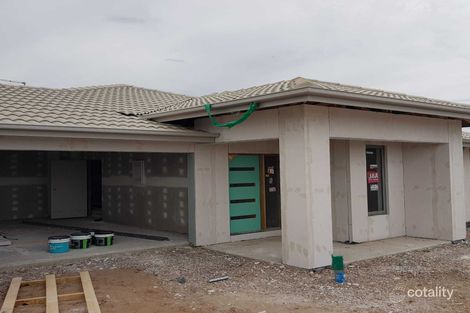 Property photo of 21 Kangaroo Road Craigieburn VIC 3064