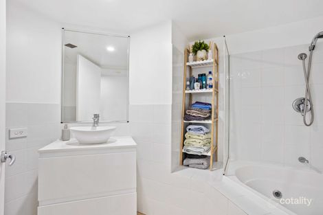 Property photo of 412/42 Surf Parade Broadbeach QLD 4218