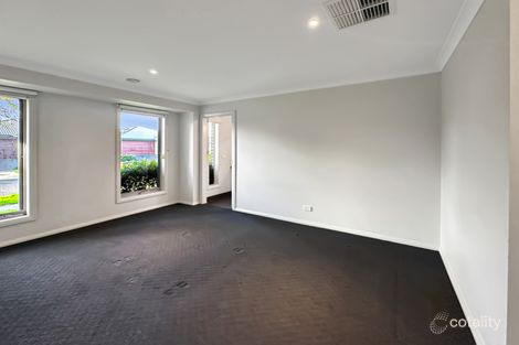 Property photo of 10 Statham View Cranbourne West VIC 3977