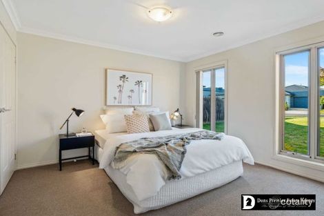 Property photo of 27 Rodlarni Crescent Berwick VIC 3806