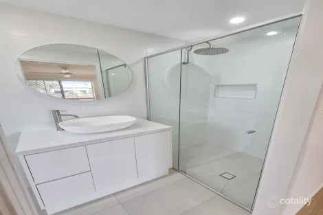 Property photo of 17 Turtle Street Mermaid Waters QLD 4218