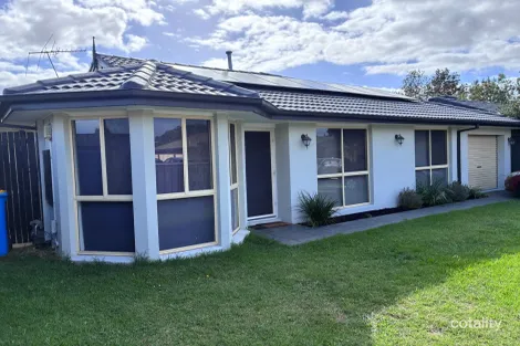 11 Crystal Gdns, Cranbourne West, VIC 3977