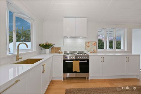 Property photo of 94 Englefield Road Oxley QLD 4075