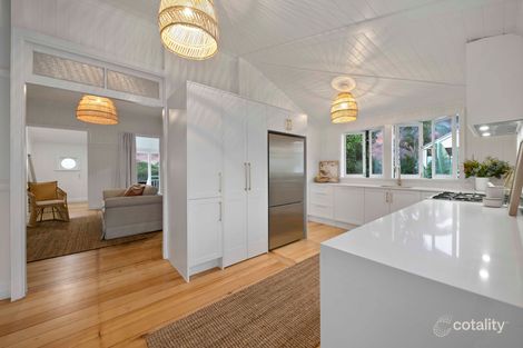 Property photo of 94 Englefield Road Oxley QLD 4075