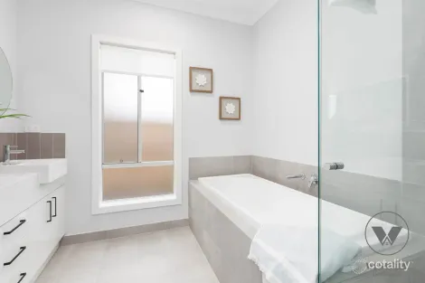 Property photo of 12 Masters Crescent Mambourin VIC 3024