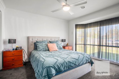 Property photo of 9 Perret Walk Sydenham VIC 3037