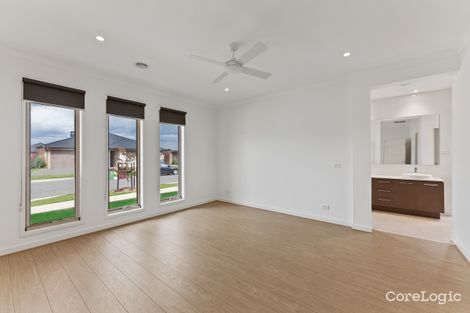 Property photo of 21 Ayrshire Way Clyde North VIC 3978