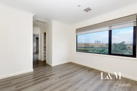 Property photo of 2/4 Mitchell Crescent Meadow Heights VIC 3048