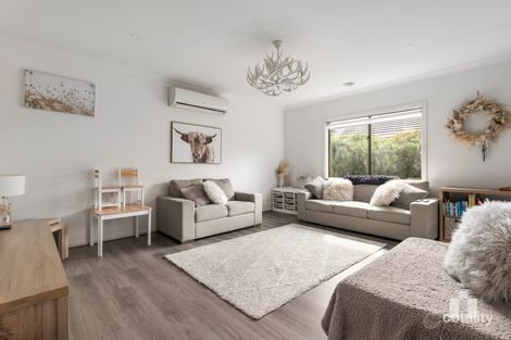 Property photo of 7 Russel Way Doreen VIC 3754