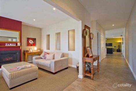 Property photo of 2 Brokenwood Court Langwarrin VIC 3910