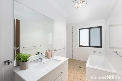 Property photo of 32 Robert Hoddle Grove Bombira NSW 2850