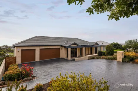 Property photo of 4 Harrier Court Darlington SA 5047