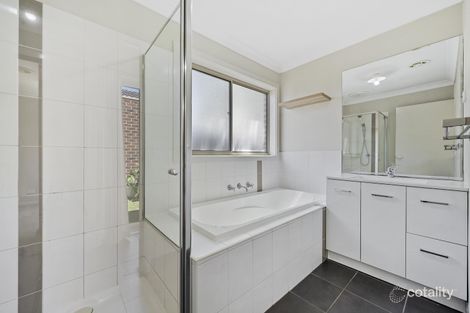 Property photo of 1/2A Flinders Crescent Wyndham Vale VIC 3024