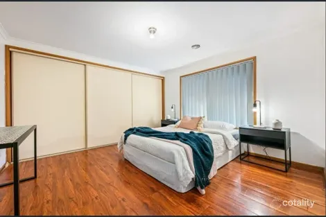 Property photo of 25 Yarcombe Crescent Craigieburn VIC 3064