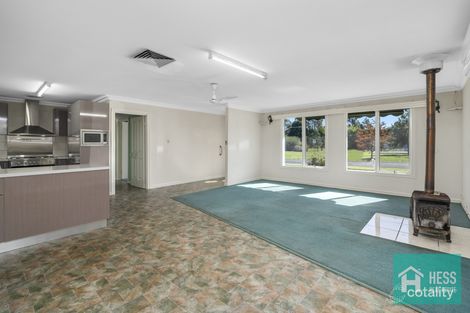 Property photo of 16 Robert Court Waterford Park VIC 3658