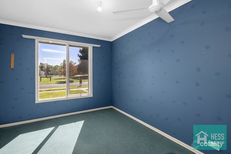 Property photo of 16 Robert Court Waterford Park VIC 3658