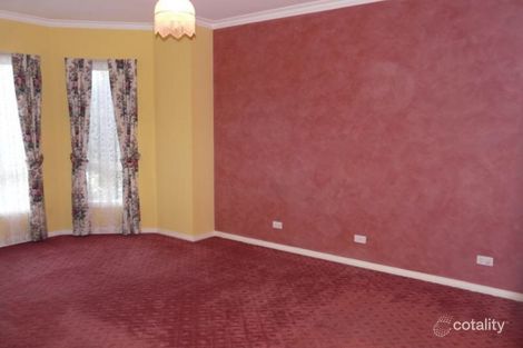 Property photo of 5 Smethwick Green Caroline Springs VIC 3023