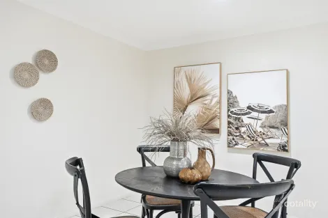 Property photo of 33 Goldberg Place Bridgeman Downs QLD 4035