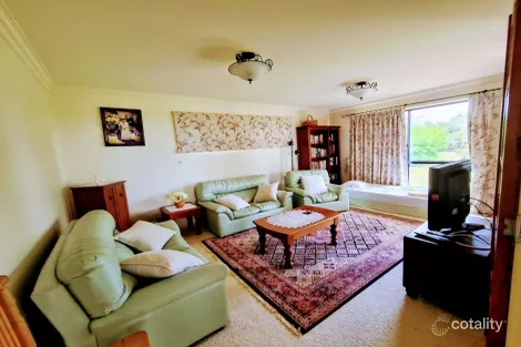 Property photo of 93 Forest Drive Hampton QLD 4352