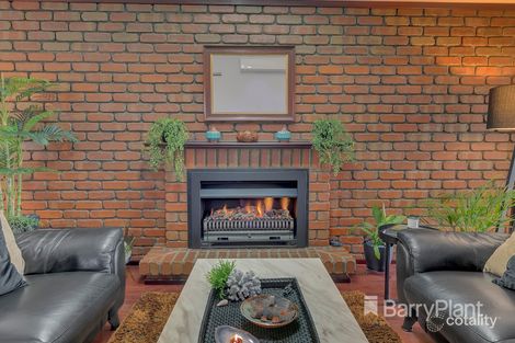 Property photo of 1 Avonmore Close Mill Park VIC 3082
