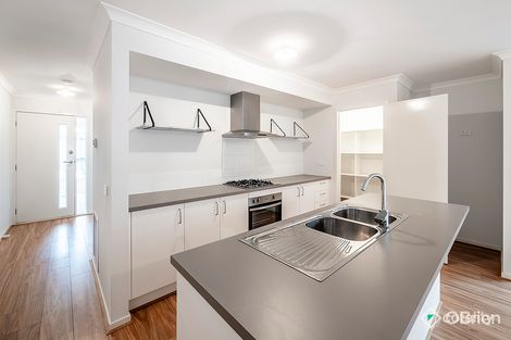 Property photo of 20 Trainers Way Clyde North VIC 3978