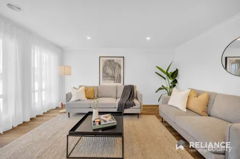 Property photo of 110 Eltham Parade Manor Lakes VIC 3024