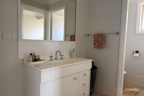 Property photo of 4 Silkwood Close Dubbo NSW 2830