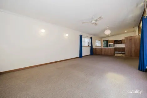 Property photo of 11 Gladman Way Karrinyup WA 6018