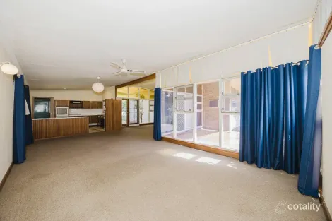 Property photo of 11 Gladman Way Karrinyup WA 6018